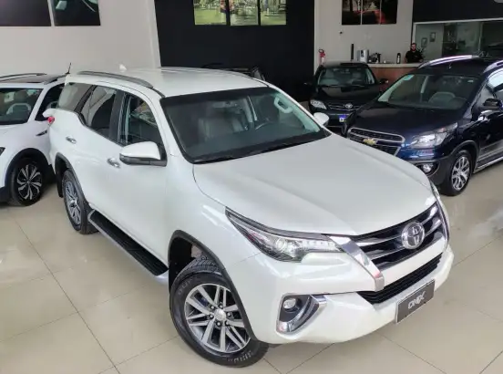 TOYOTA-HILUX SW4-2019