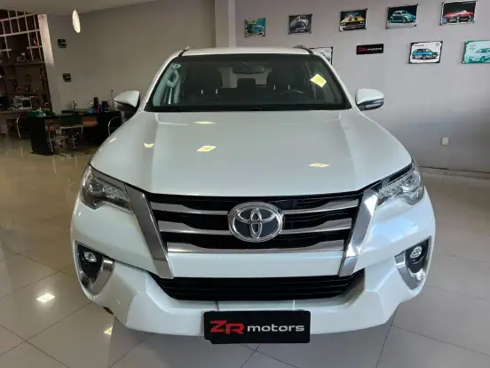 TOYOTA-HILUX SW4-2.8 SRX 4X4 7 LUGARES 16V TURBO INTERCOOLER DIESEL 4P AUTOMÁTICO TOYOTA-HILUX SW4-2018