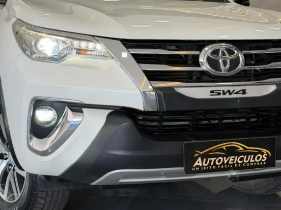TOYOTA-HILUX SW4-2.8 SRX 4X4 7 LUGARES 16V TURBO INTERCOOLER DIESEL 4P AUTOMÁTICO TOYOTA-HILUX SW4-2018