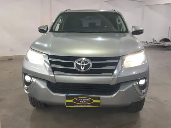 TOYOTA-HILUX SW4-2.8 SRX 4X4 7 LUGARES 16V TURBO INTERCOOLER DIESEL 4P AUTOMÁTICO TOYOTA-HILUX SW4-2020