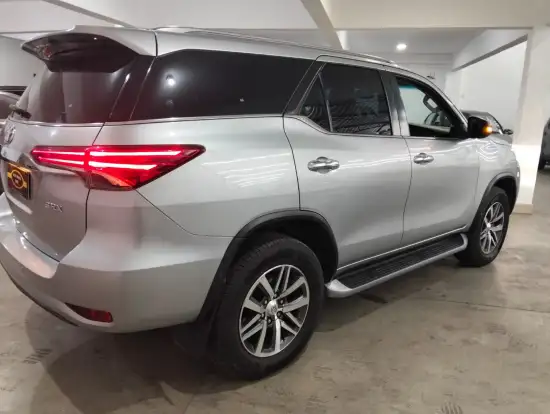 TOYOTA-HILUX SW4-2020
