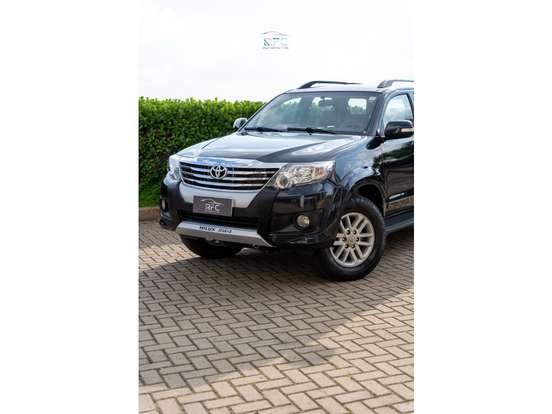 TOYOTA-HILUX SW4-2.7 SR 4X2 16V FLEX 4P AUTOMÁTICO TOYOTA-HILUX SW4-2012