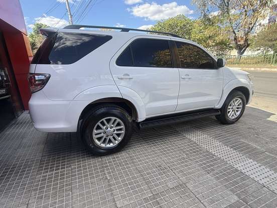 TOYOTA-HILUX SW4-2.7 SR 4X2 16V FLEX 4P AUTOMÁTICO TOYOTA-HILUX SW4-2015