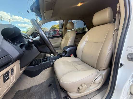 TOYOTA-HILUX SW4-2.7 SR 4X2 16V FLEX 4P AUTOMÁTICO TOYOTA-HILUX SW4-2015