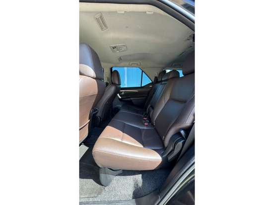 TOYOTA-HILUX SW4-2.7 SRV 7 LUGARES 4X2 16V FLEX 4P AUTOMÁTICO TOYOTA-HILUX SW4-2017