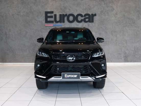 TOYOTA-HILUX SW4-2024