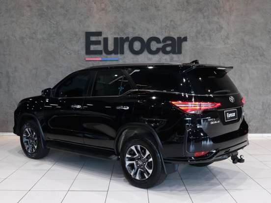 TOYOTA-HILUX SW4-2024