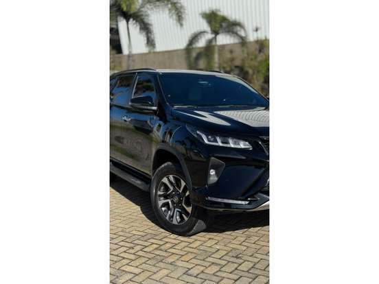TOYOTA-HILUX SW4-2025