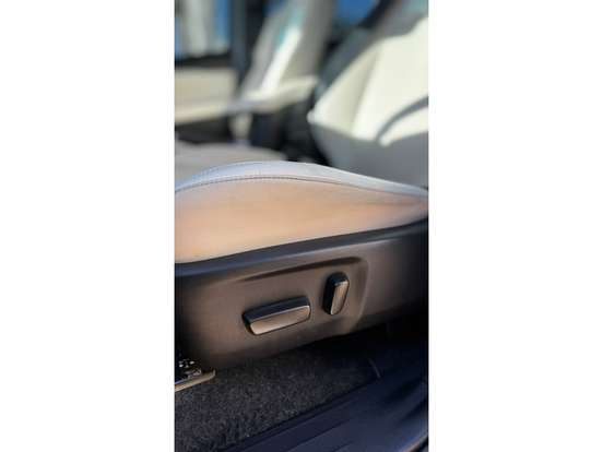 TOYOTA-HILUX SW4-2025