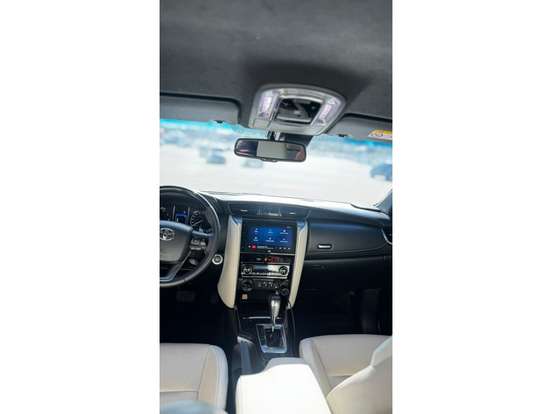 TOYOTA-HILUX SW4-2025