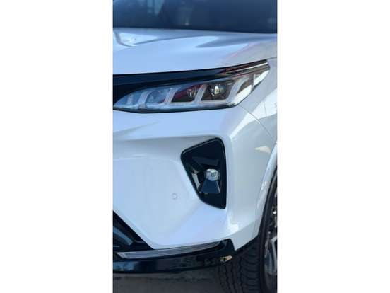 TOYOTA-HILUX SW4-2023