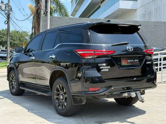 TOYOTA-HILUX SW4-2023