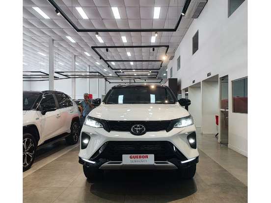TOYOTA-HILUX SW4-2025
