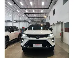 TOYOTA HILUX SW4 2.8 D-4D TURBO DIESEL DIAMOND 7L 4X4 AUTOMÁTICO TOYOTA HILUX SW4 2.8 D-4D TURBO DIESEL DIAMOND 7L 4X4 AUTOMÁTICO