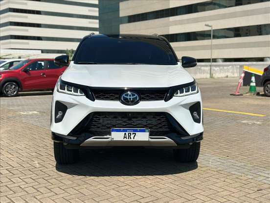 TOYOTA-HILUX SW4-2025