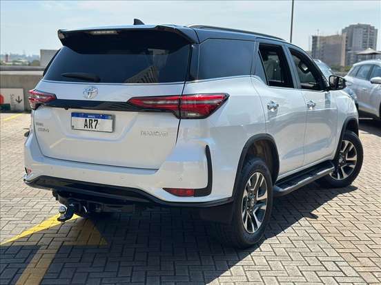 TOYOTA-HILUX SW4-2025