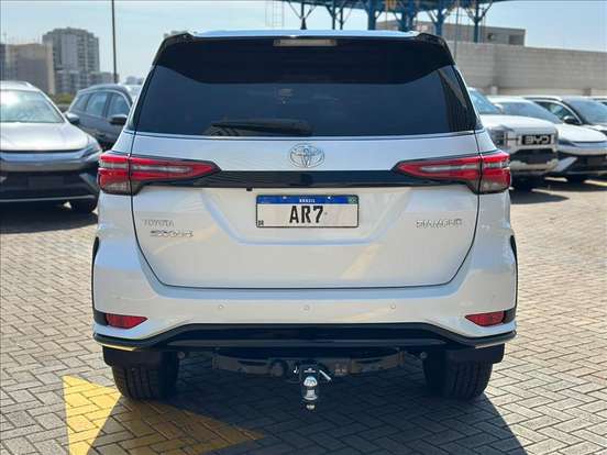 TOYOTA-HILUX SW4-2025