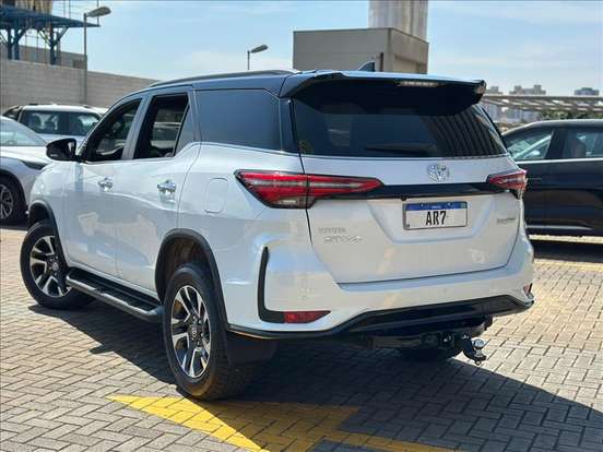 TOYOTA-HILUX SW4-2025