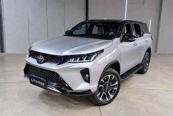 TOYOTA-HILUX SW4-2023