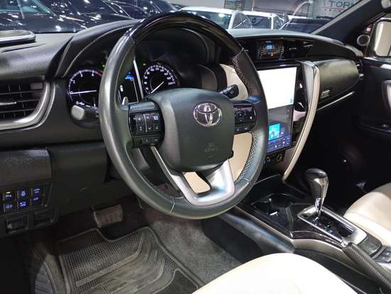 TOYOTA-HILUX SW4-2023