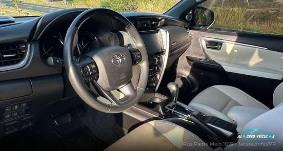 TOYOTA-HILUX SW4-2022