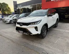 TOYOTA HILUX SW4 2.8 D-4D TURBO DIESEL DIAMOND 7L 4X4 AUTOMÁTICO TOYOTA HILUX SW4 2.8 D-4D TURBO DIESEL DIAMOND 7L 4X4 AUTOMÁTICO