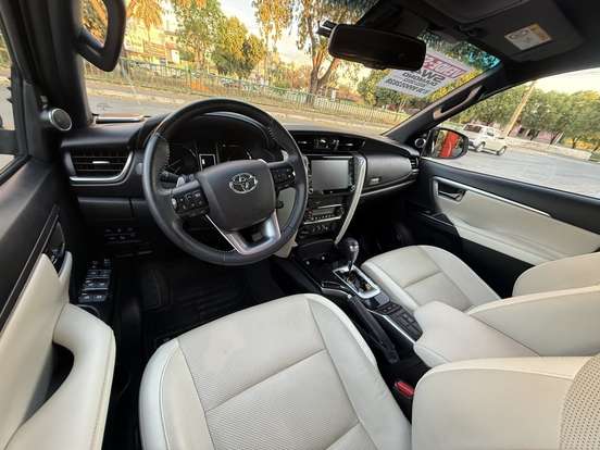 TOYOTA-HILUX SW4-2022