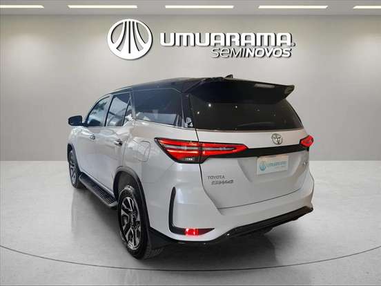 TOYOTA-HILUX SW4-2023