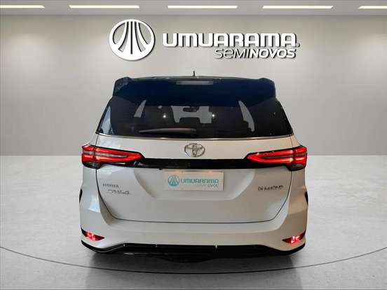 TOYOTA-HILUX SW4-2023