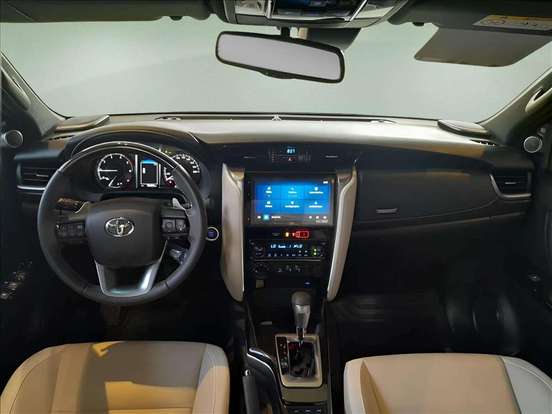 TOYOTA-HILUX SW4-2023