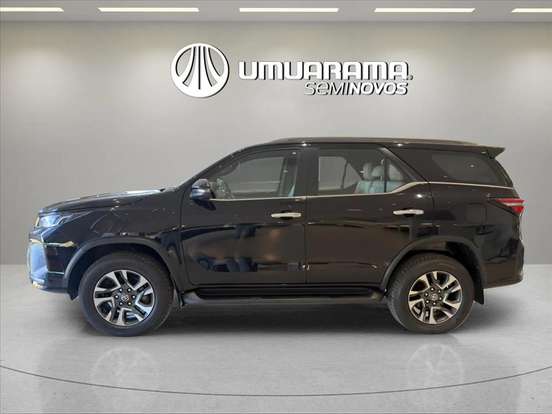 TOYOTA-HILUX SW4-2.8 D-4D TURBO DIESEL DIAMOND 7L 4X4 AUTOMÁTICO TOYOTA-HILUX SW4-2023