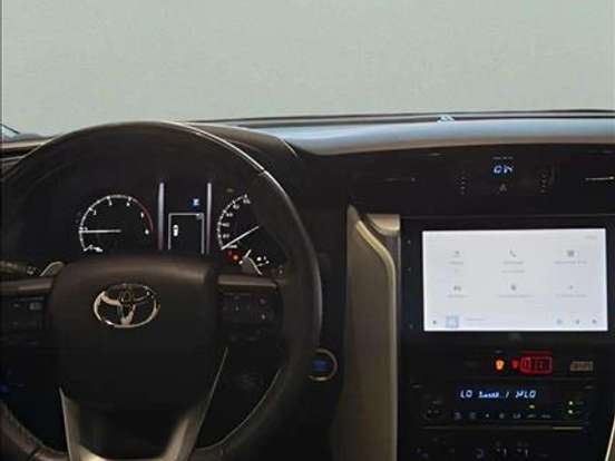 TOYOTA-HILUX SW4-2.8 D-4D TURBO DIESEL DIAMOND 7L 4X4 AUTOMÁTICO TOYOTA-HILUX SW4-2023