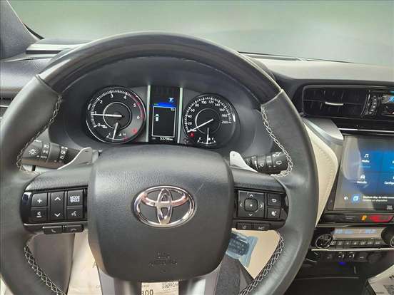 TOYOTA-HILUX SW4-2025