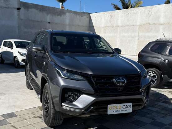 TOYOTA-HILUX SW4-2.8 D-4D TURBO DIESEL SRX 4X4 AUTOMÁTICO TOYOTA-HILUX SW4-2023