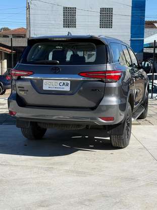 TOYOTA-HILUX SW4-2023