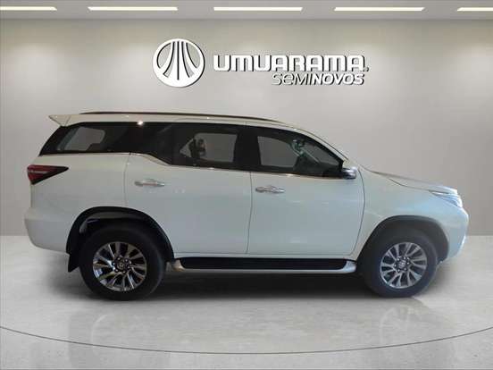 TOYOTA-HILUX SW4-2023