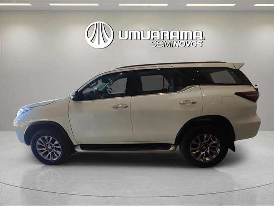 TOYOTA-HILUX SW4-2023