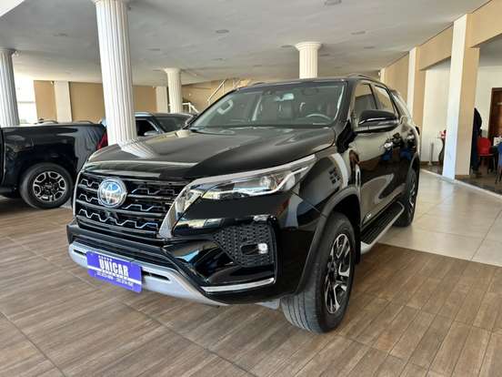TOYOTA-HILUX SW4-2023