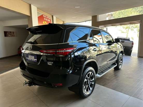 TOYOTA-HILUX SW4-2023