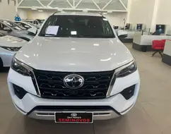 TOYOTA HILUX SW4 2.8 D-4D TURBO DIESEL SRX 7L 4X4 AUTOMÁTICO TOYOTA HILUX SW4 2.8 D-4D TURBO DIESEL SRX 7L 4X4 AUTOMÁTICO