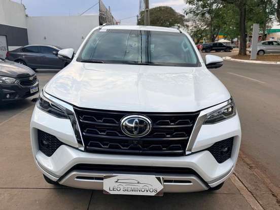 TOYOTA-HILUX SW4-2023