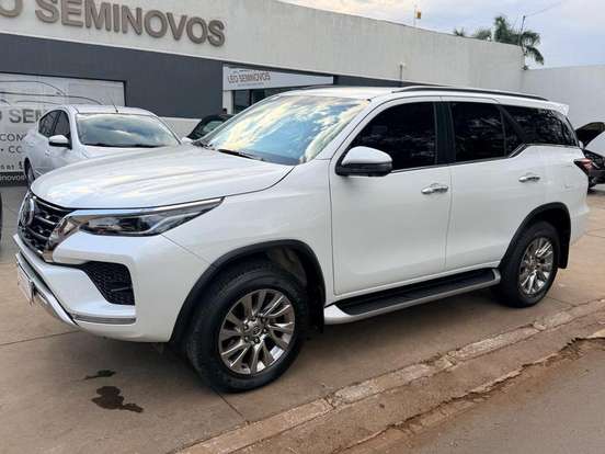 TOYOTA-HILUX SW4-2023