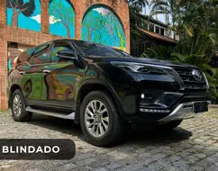 TOYOTA HILUX SW4 2.8 D-4D TURBO DIESEL SRX 7L 4X4 AUTOMÁTICO TOYOTA HILUX SW4 2.8 D-4D TURBO DIESEL SRX 7L 4X4 AUTOMÁTICO
