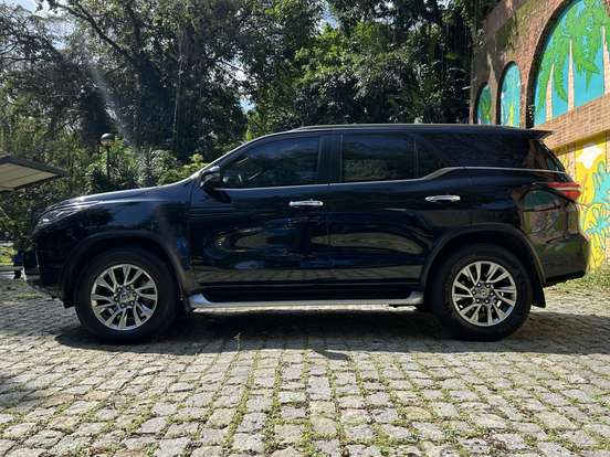 TOYOTA-HILUX SW4-2.8 D-4D TURBO DIESEL SRX 7L 4X4 AUTOMÁTICO TOYOTA-HILUX SW4-2021