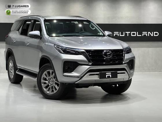 TOYOTA HILUX SW4 2.8 D-4D TURBO DIESEL SRX 7L 4X4 AUTOMÁTICO