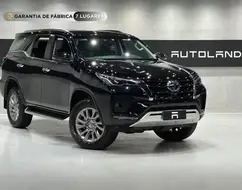 TOYOTA HILUX SW4 2.8 D-4D TURBO DIESEL SRX 7L 4X4 AUTOMÁTICO TOYOTA HILUX SW4 2.8 D-4D TURBO DIESEL SRX 7L 4X4 AUTOMÁTICO