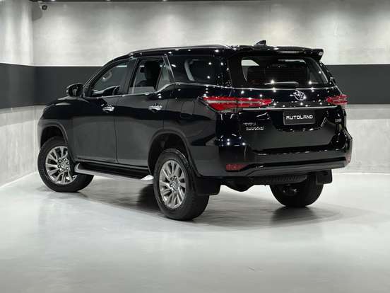 TOYOTA-HILUX SW4-2023