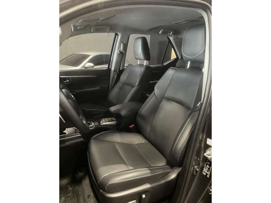 TOYOTA-HILUX SW4-2025