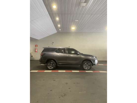 TOYOTA-HILUX SW4-2.8 D-4D TURBO DIESEL SRX PLATINUM 4X4 AUTOMÁTICO TOYOTA-HILUX SW4-2025