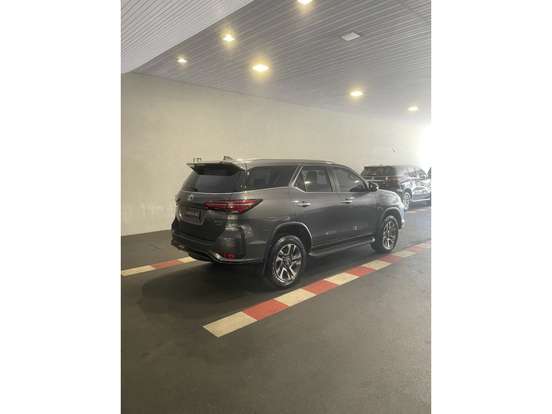 TOYOTA-HILUX SW4-2025